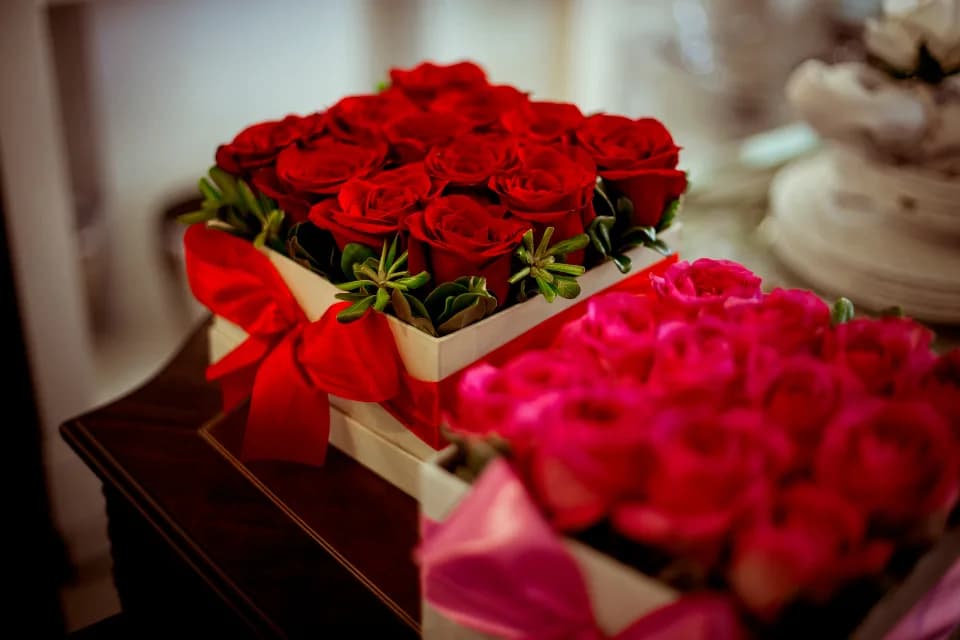 Flower box s rudými růžemi — Velvet Grande Velvet box Grande
